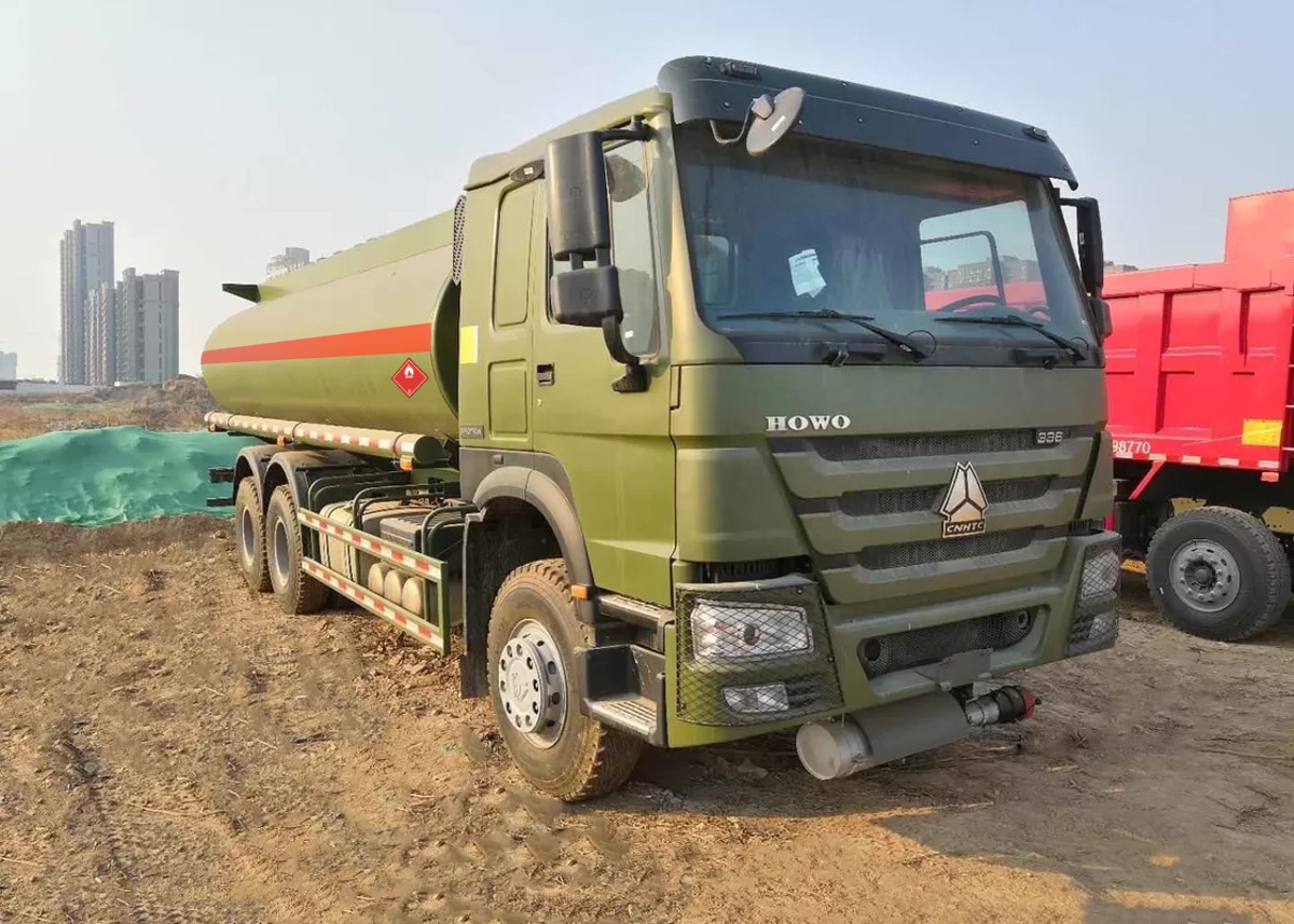 Military Sinotruk fuel tanker truck 20m3  6×4 for sale