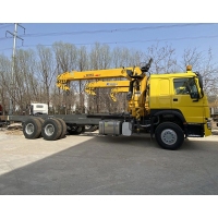 Sinotruk Howo Crane cargo truck 6x4  20t for sale at cheapest price